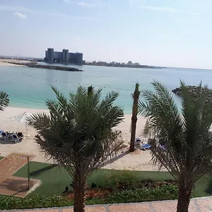 https://2-bedroom-deluxe-beach-apartment-al-marjan.sharjah-hotels.com