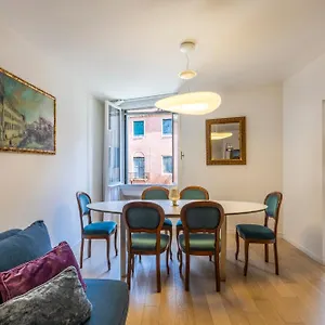 savoia-e-jolanda-apartments.hotelinveneto.com/